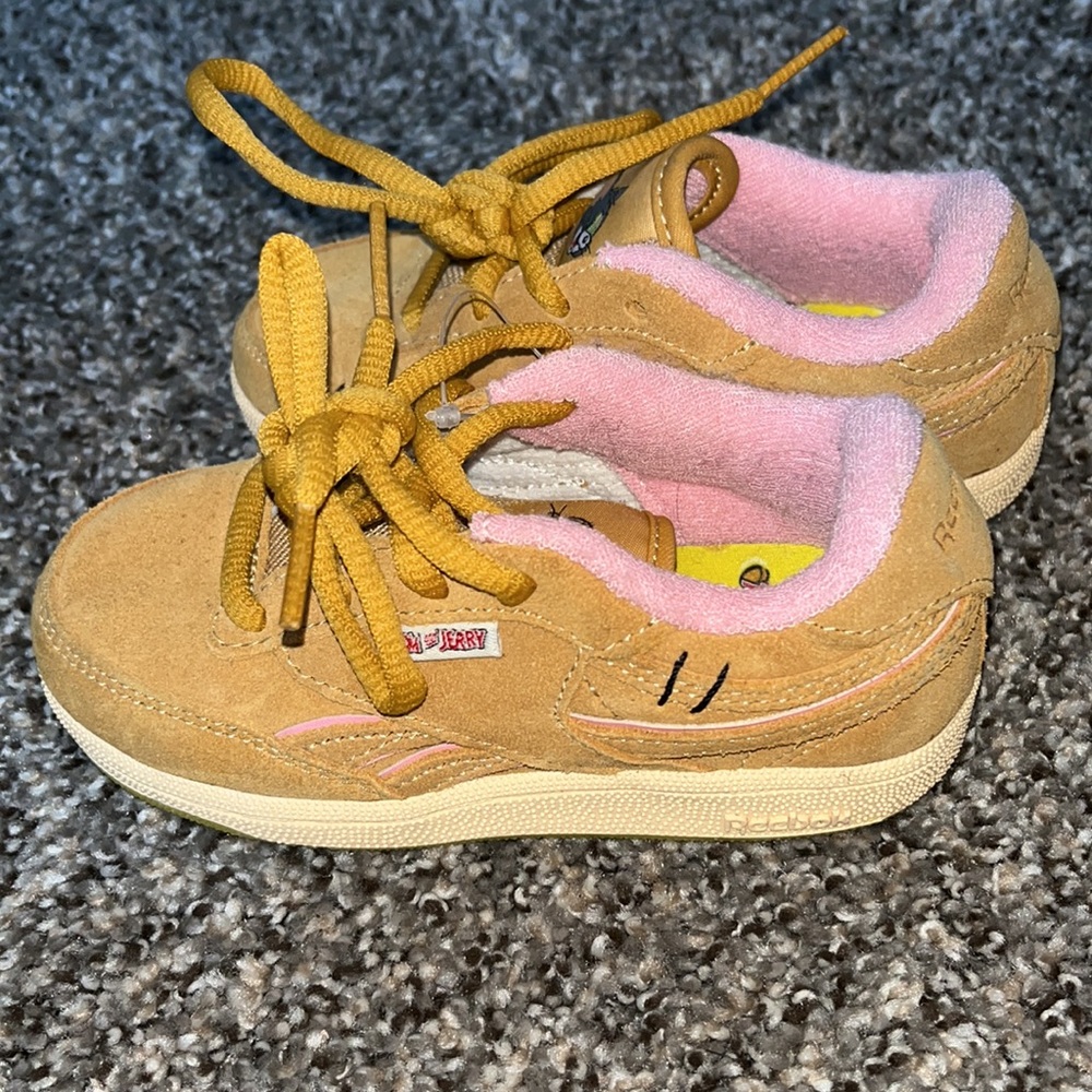 Tom and Jerry Reebok - Picture 5 of 6